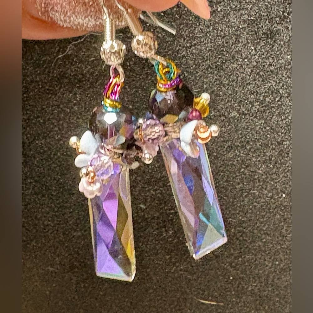 Elegant colour changing purple cluster earrings